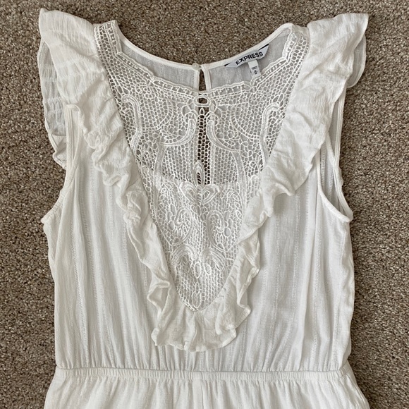 Express Ruffle Sleeve Romper - Picture 2 of 9